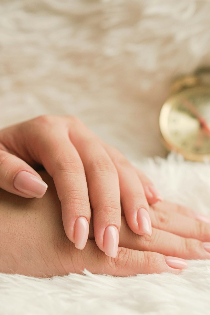 Nude almond nails on soft fur