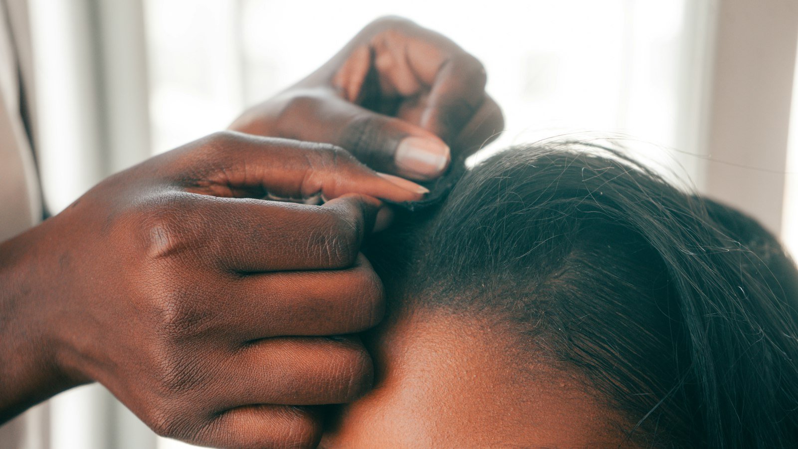 Close up of hands braiding hair