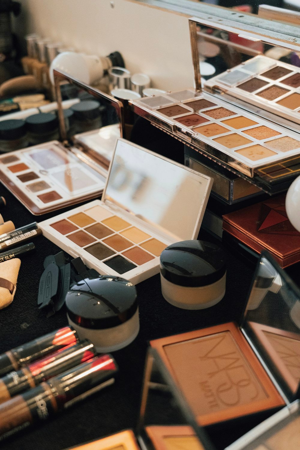 Eyeshadow palettes and makeup brushes