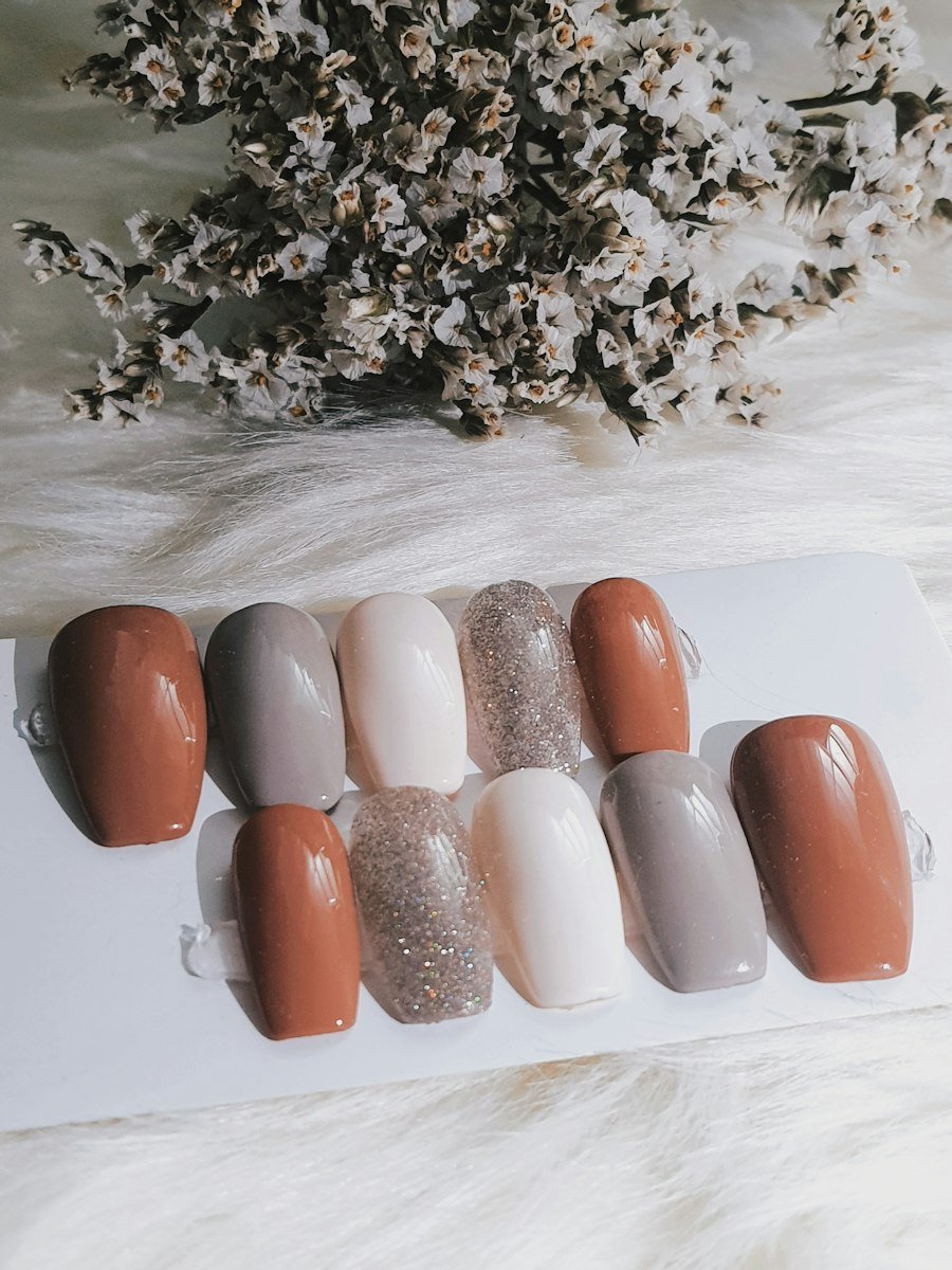 Nail tips in nude, brown and glitter shades